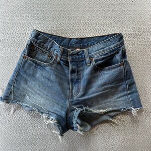Levi Denim High Waisted Shorts. Size 28